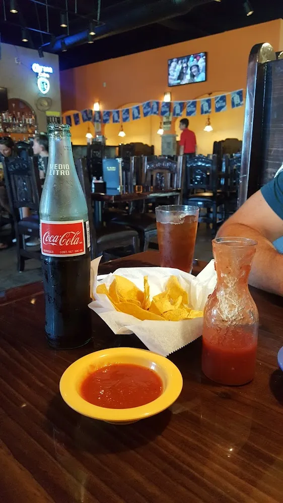 Chips and Salsa Con Soda